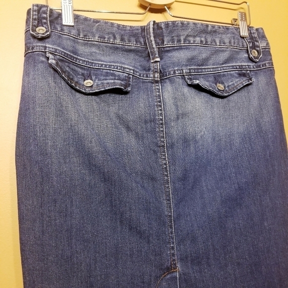 Lucky Brand | Denim Pencil Skirt w/ Back Slit (8) - Picture 6 of 8